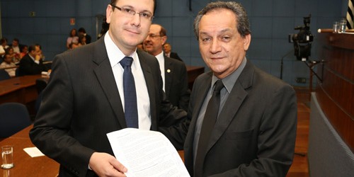 Rossini entrega documento propondo fortalecimento do Legislativo ao novo presidente da Câmara