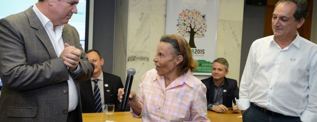 Rossini entrega prêmio na abertura da Semana do Meio Ambiente