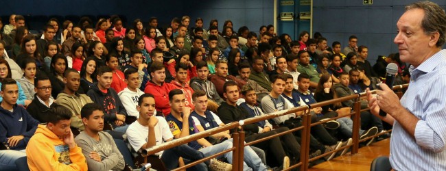 Rossini ministra palestra sobre prevenção às drogas e combate à violência na Escola do Legislativo