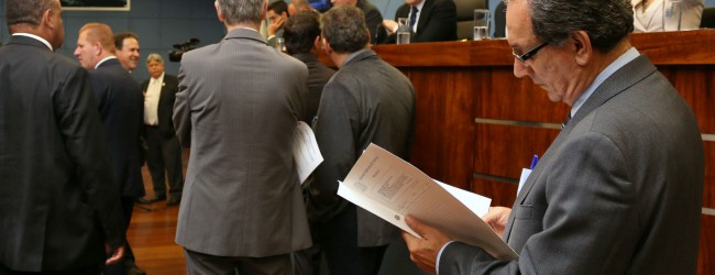 Câmara aprova reajuste zero para Legislatura 2017-2020 e recomposição salarial de servidores da Casa e da Prefeitura