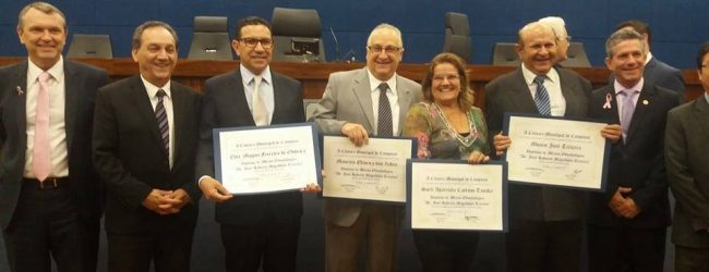 Rossini entrega Diploma de Mérito Odontológico a Eder Magno de Oliveira