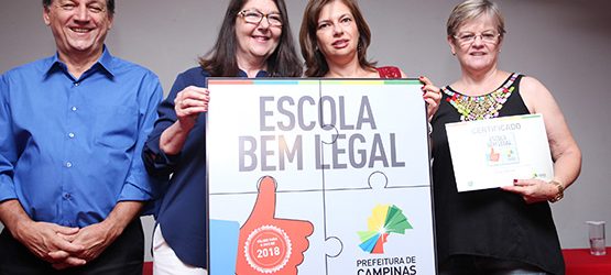 Rossini da entrega do Selo Escola Bem Legal