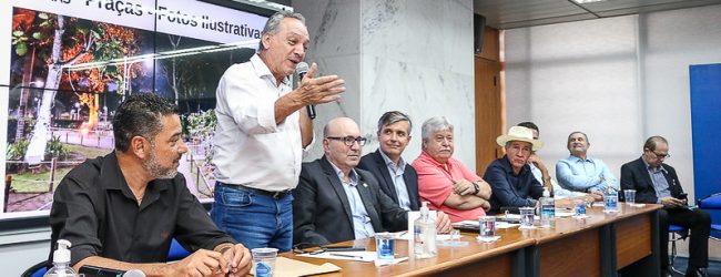 Rossini participa da assinatura da ordem de serviço que vai melhorar o sistema de iluminação da cidade